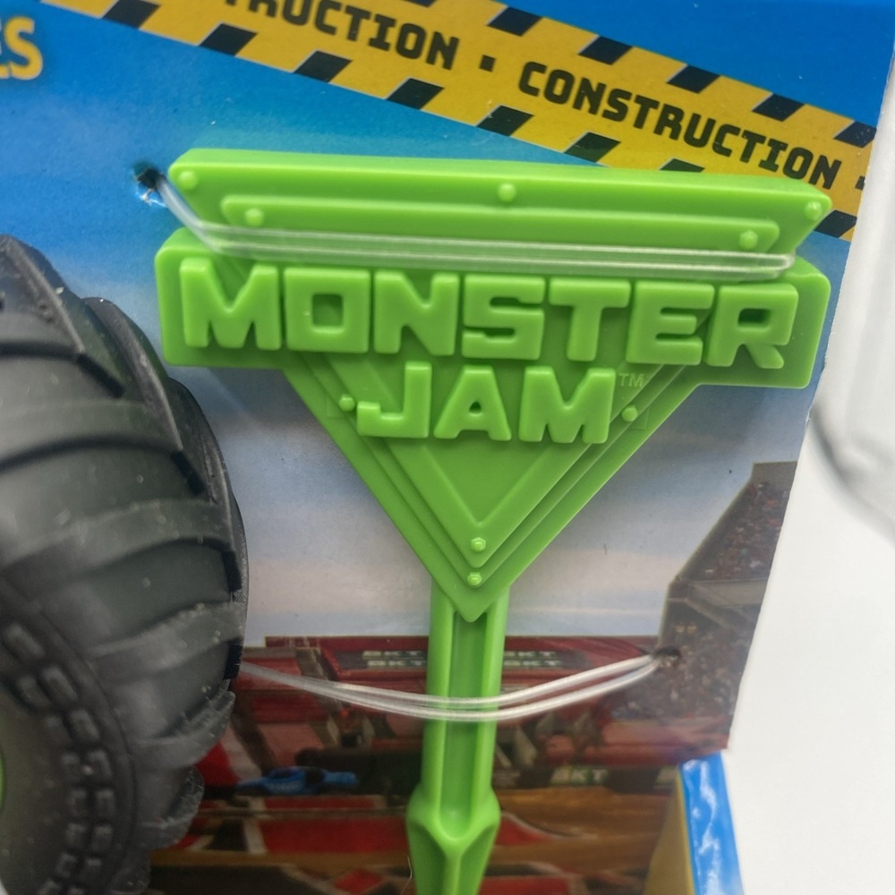 Monster Jam Mechanix Grave Digger Build & Rebuild 1:32 Race Truck Kit - Picture 5 of 13